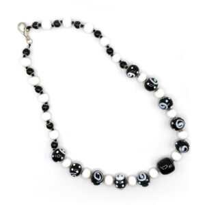 notte e giorno, collana in vetro di Murano